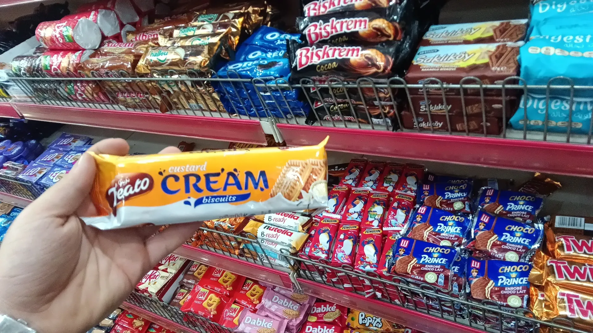 Treato custard cream biscuits